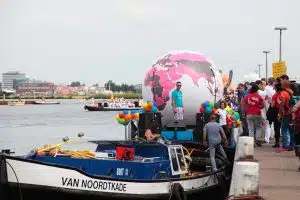 Vluchtelingenboot, LHBT, gay pride, vluchtelingen